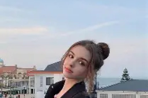 一天4瓜！带着女儿偷腥、滞留迪拜、直播带货怒怼网友个个离谱